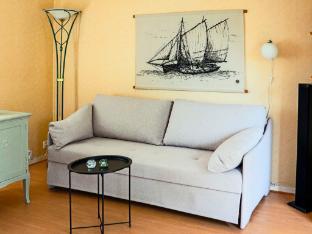 Guest Cottage Near Steninge Beach